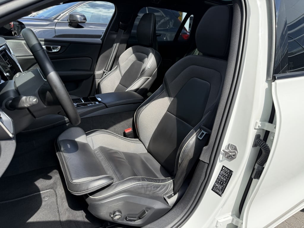 Volvo V60 t6 340pk recharge r-design| panodak| adap.cruise| 360 camera