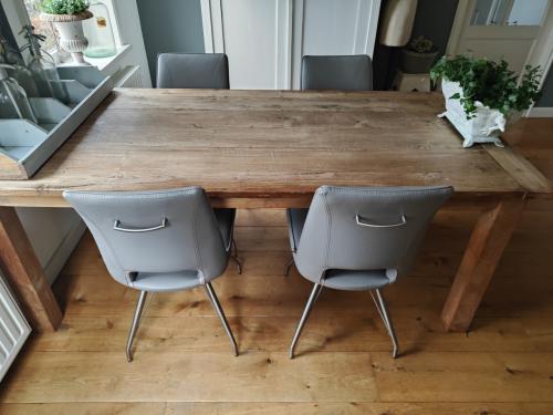 Set van vier eetkamerstoelen