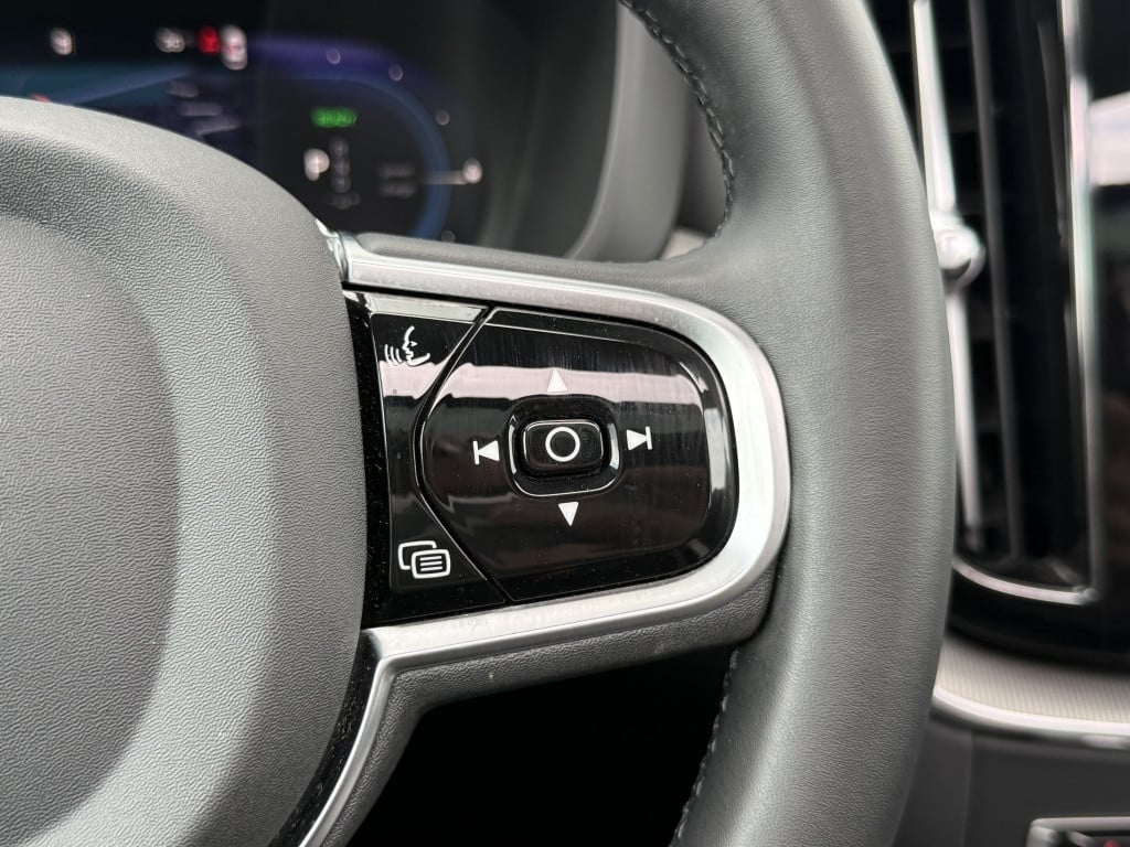 Volvo XC60 2.0 t6 awd + dark