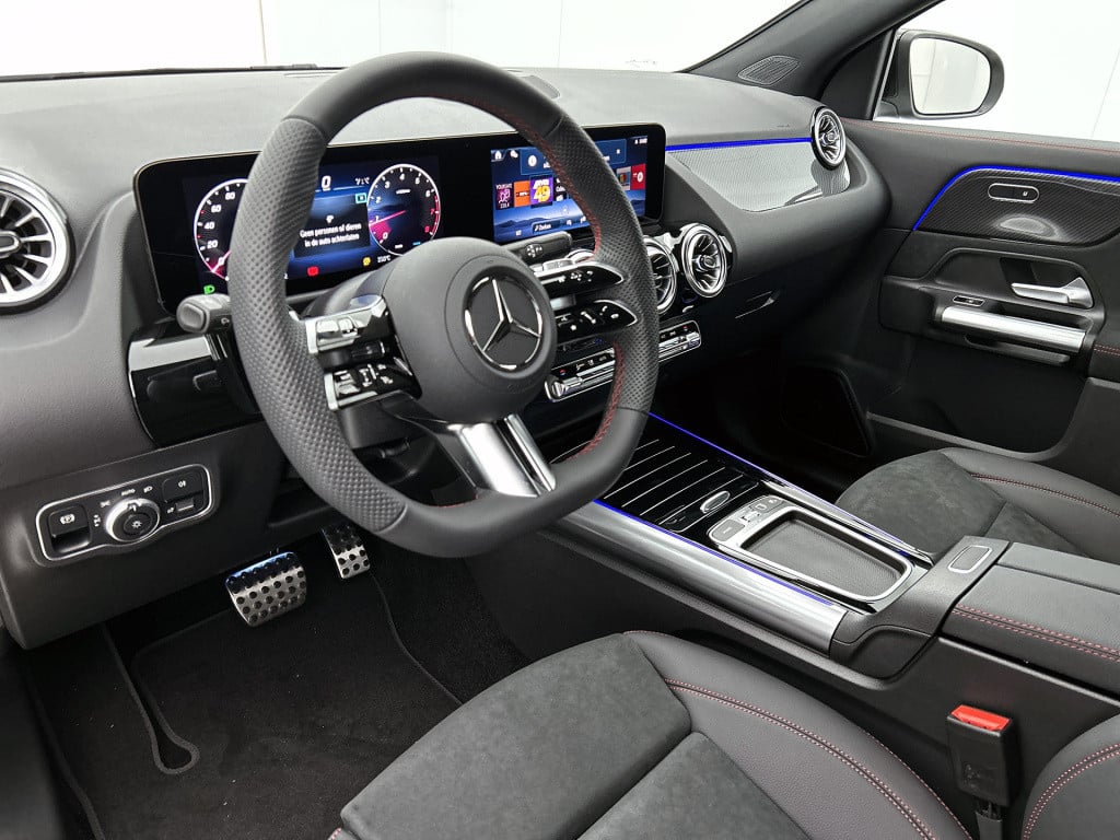Mercedes-Benz Gla-klasse 180 business solution amg | trekhaak | parkeerpakk