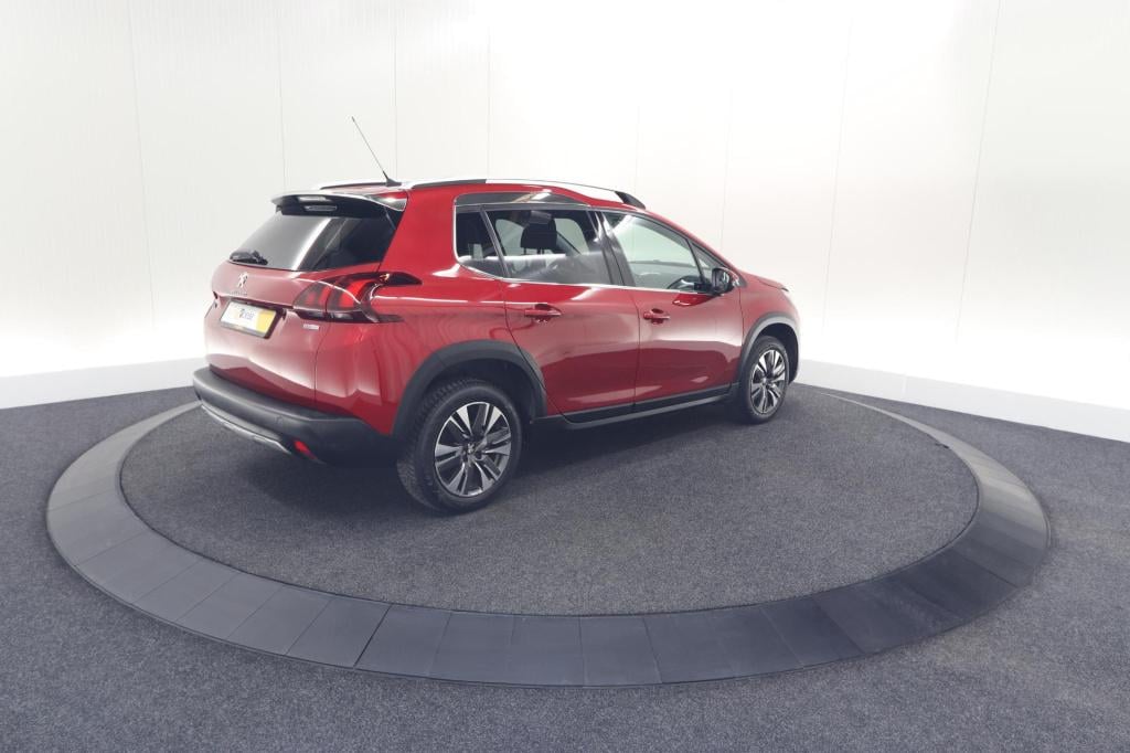 Peugeot 2008 1.2 puretech blue lease executive | all season banden | panora