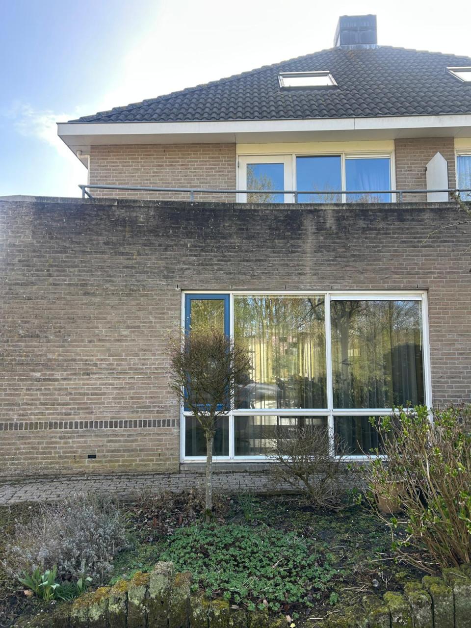 Uw buitenomgeving weer laten stralen? Spik & Span Zeeland helpt u graag!