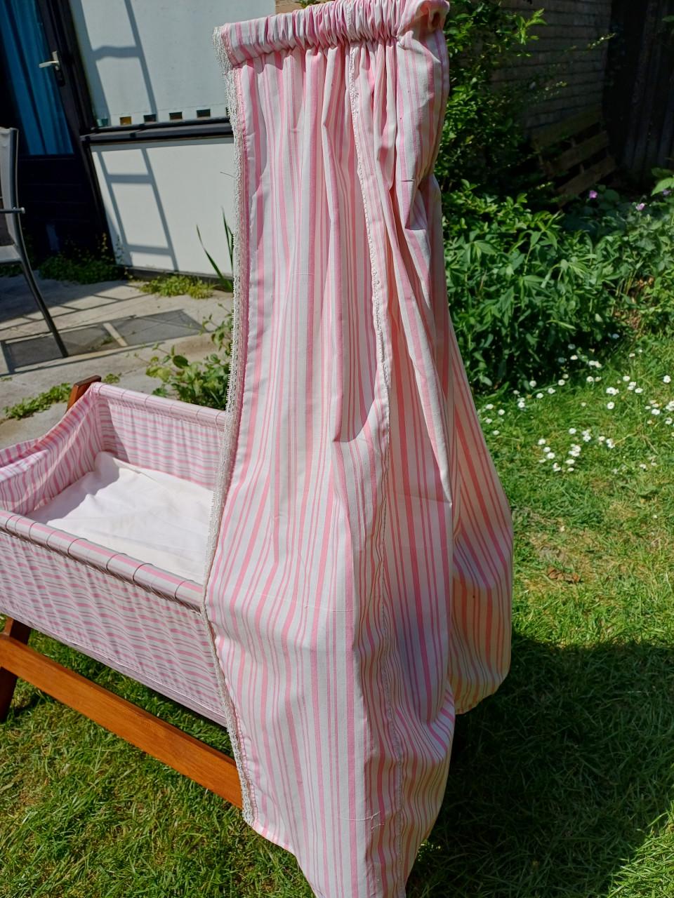 Grote poppenwieg