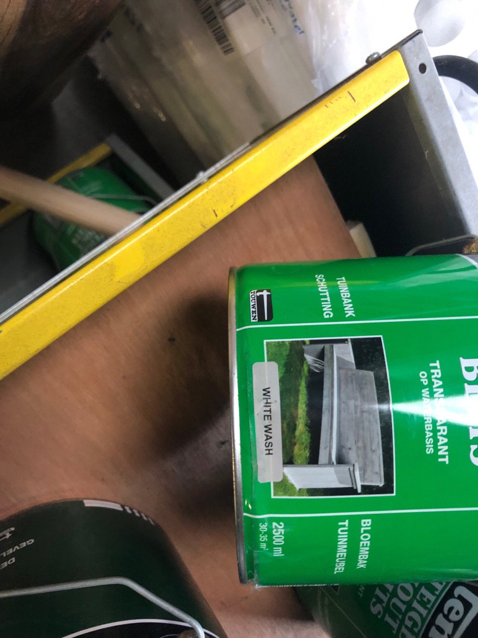 2,5 ltr tenco beits v 10 euro, koffie gratis