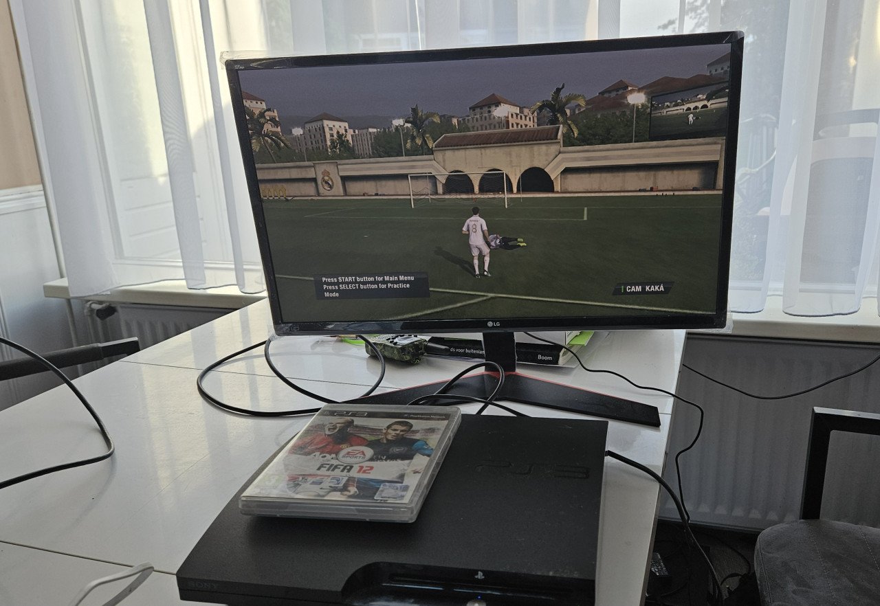 Sony PlayStation 3 Slim 250GB + FIFA 12