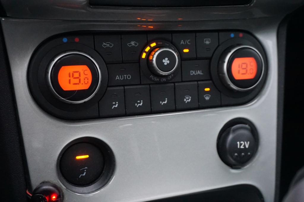 Nissan Qashqai 2.0 acenta automaat - airco / cruise / pano / parkeersens. /