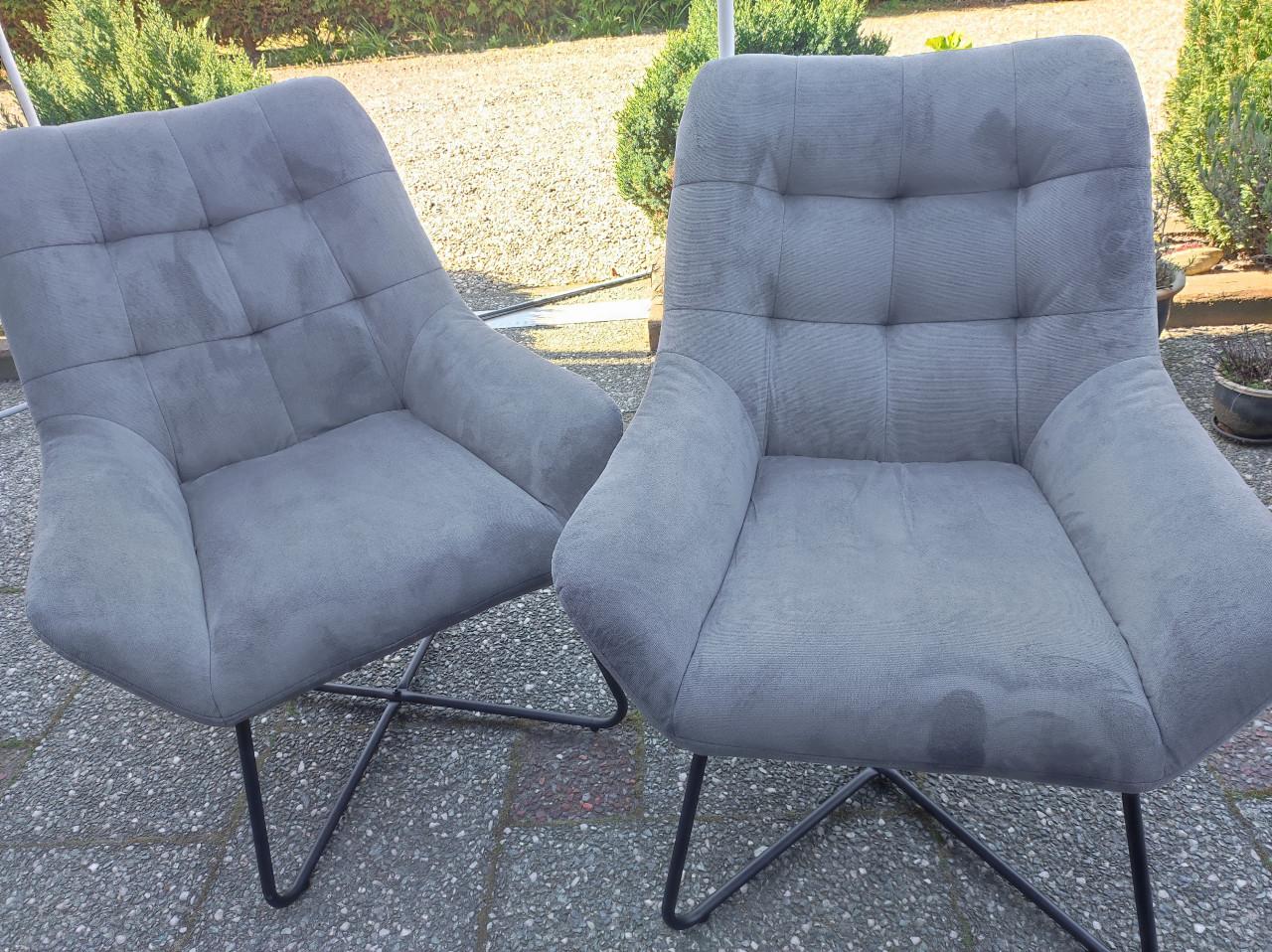 Twee zo goed als nieuwe fauteuils