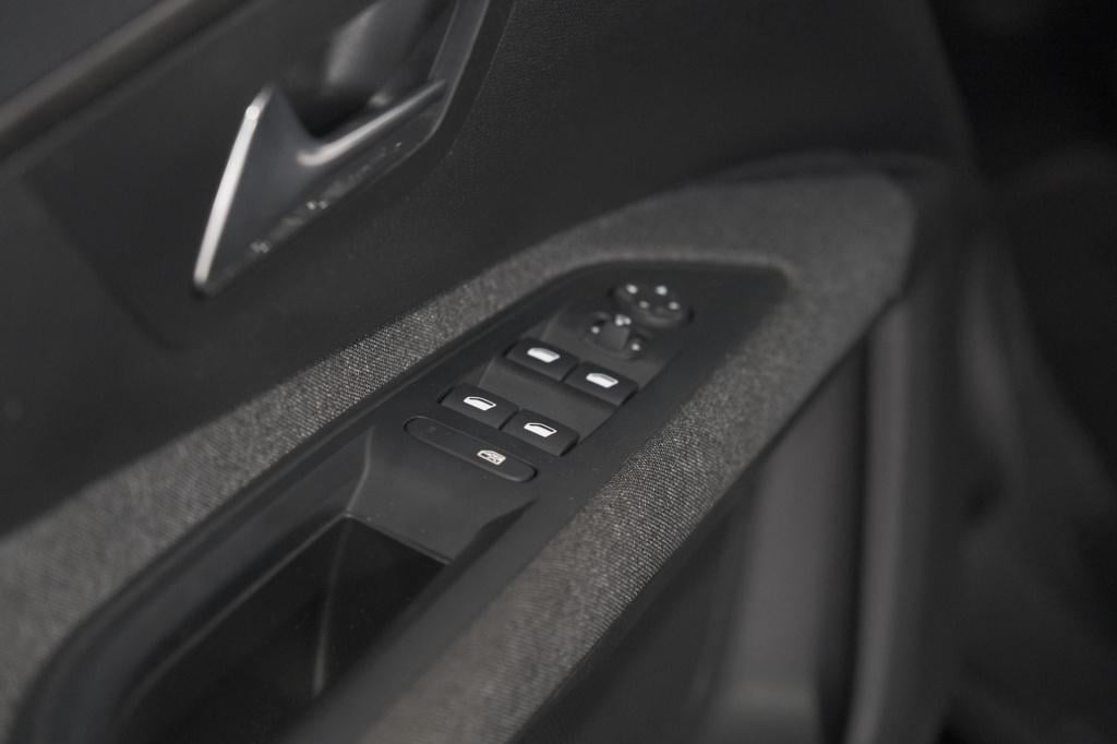 Peugeot 5008 puretech 130 eat8 active pack business | 7 zitplaatsen | camer
