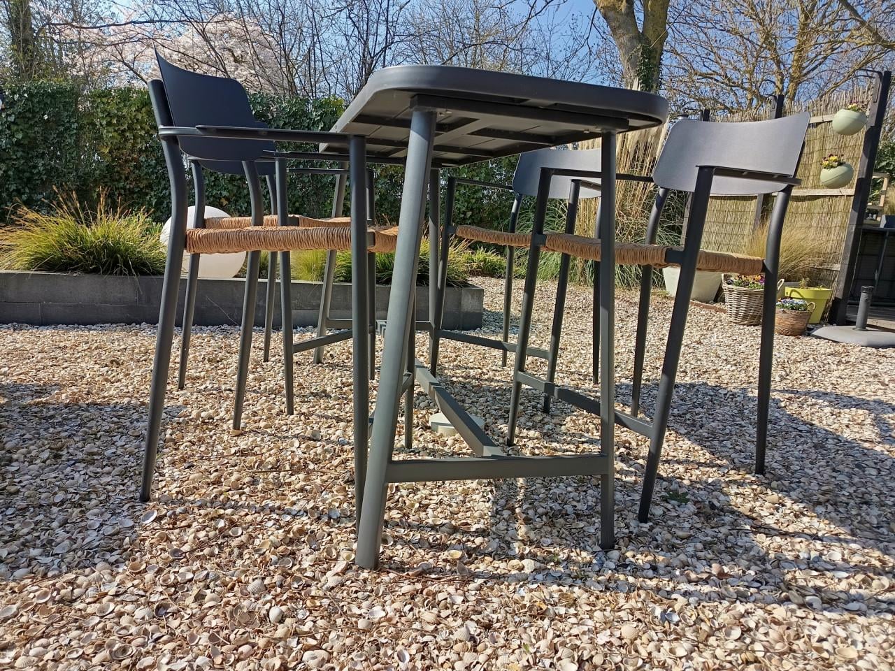 Tuinbartafel met 4 krukken