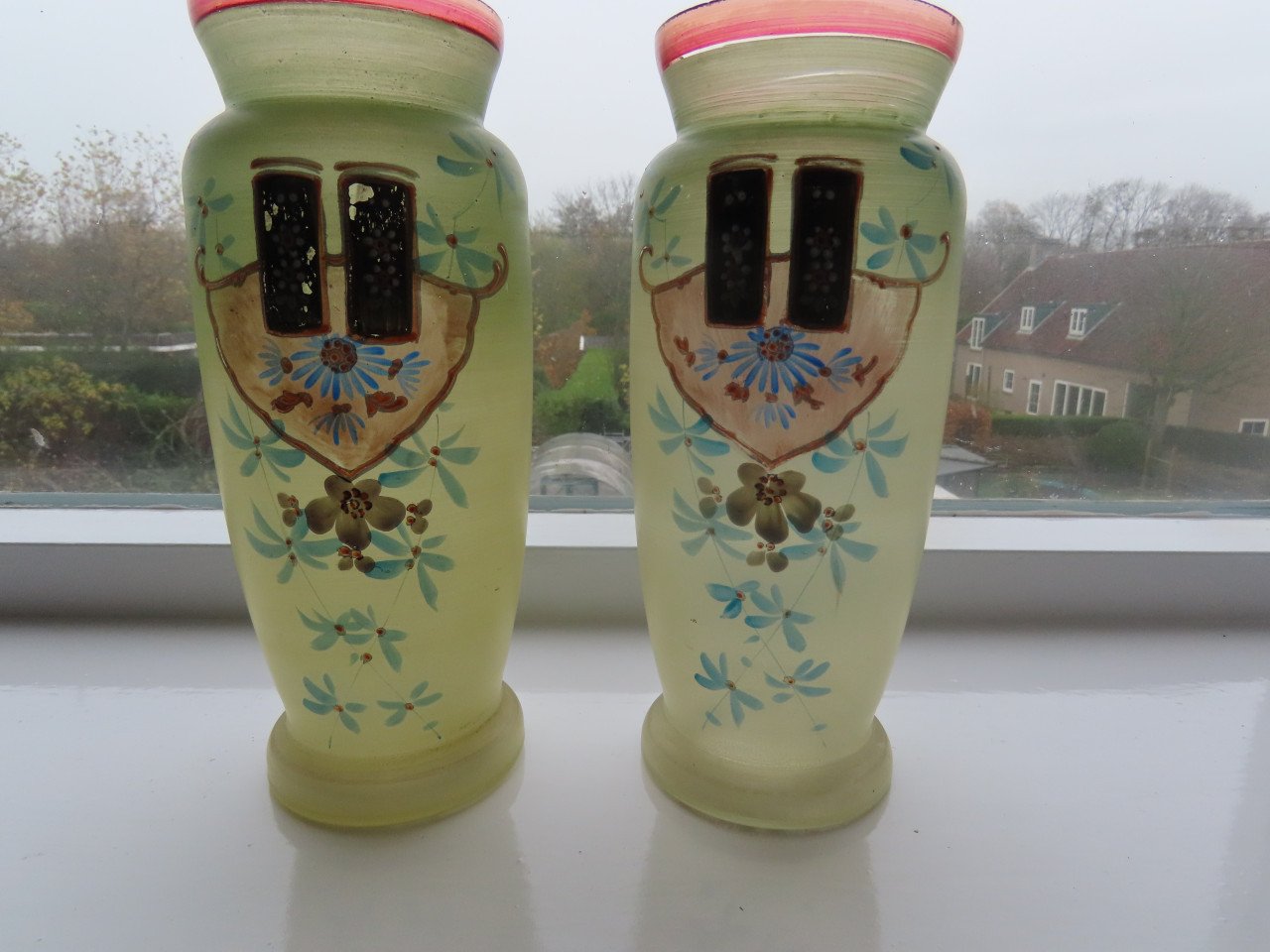 2 antieke opaline vazen