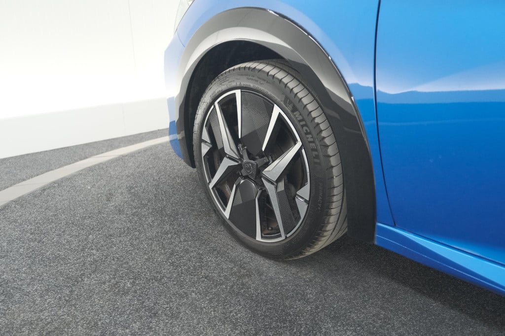 Peugeot 208 puretech 100 gt | camera | apple carplay | parkeersensoren