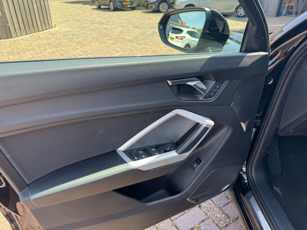Audi Q3 35 tfsi business edition