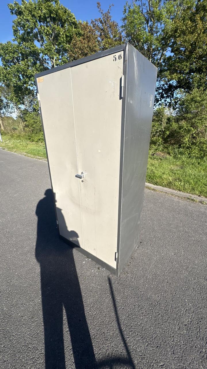 Paardenkast metalen kast