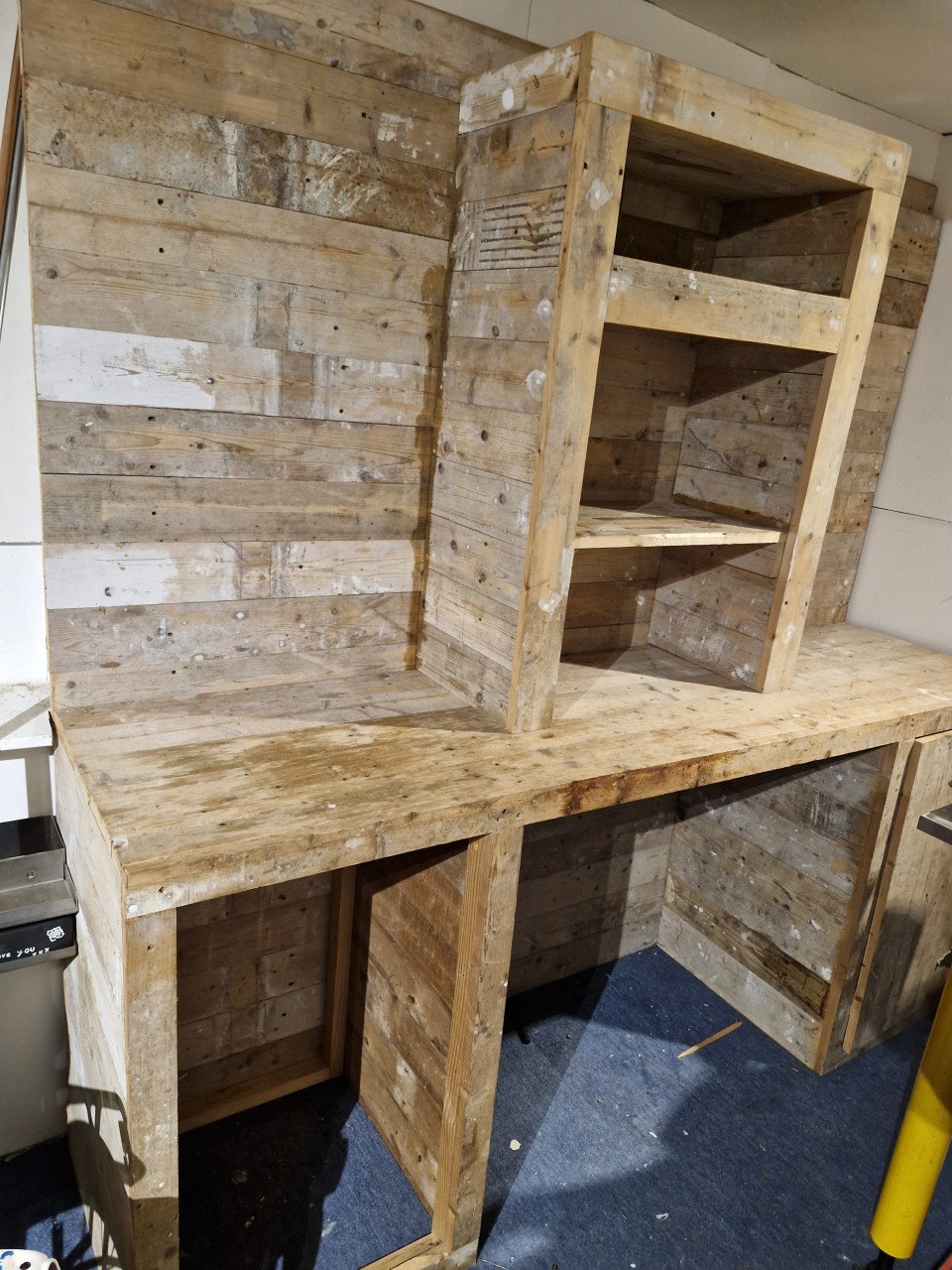 Te koop kast voor bijkeuken of schuur.