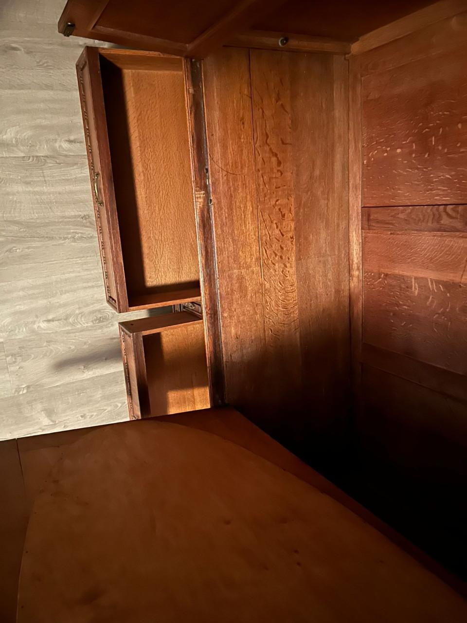 Massief houten Linnenkast met spiegel