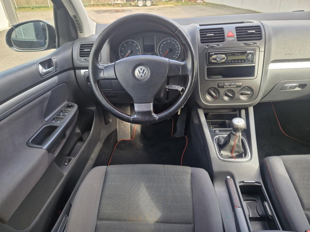 Volkswagen Golf 1.6 FSI Optive 2