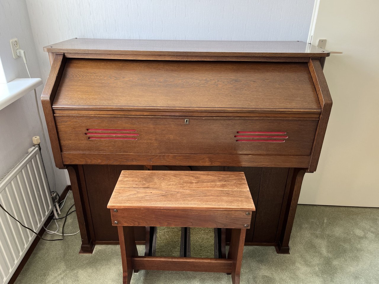 Harmonium, eiken gefineerd.