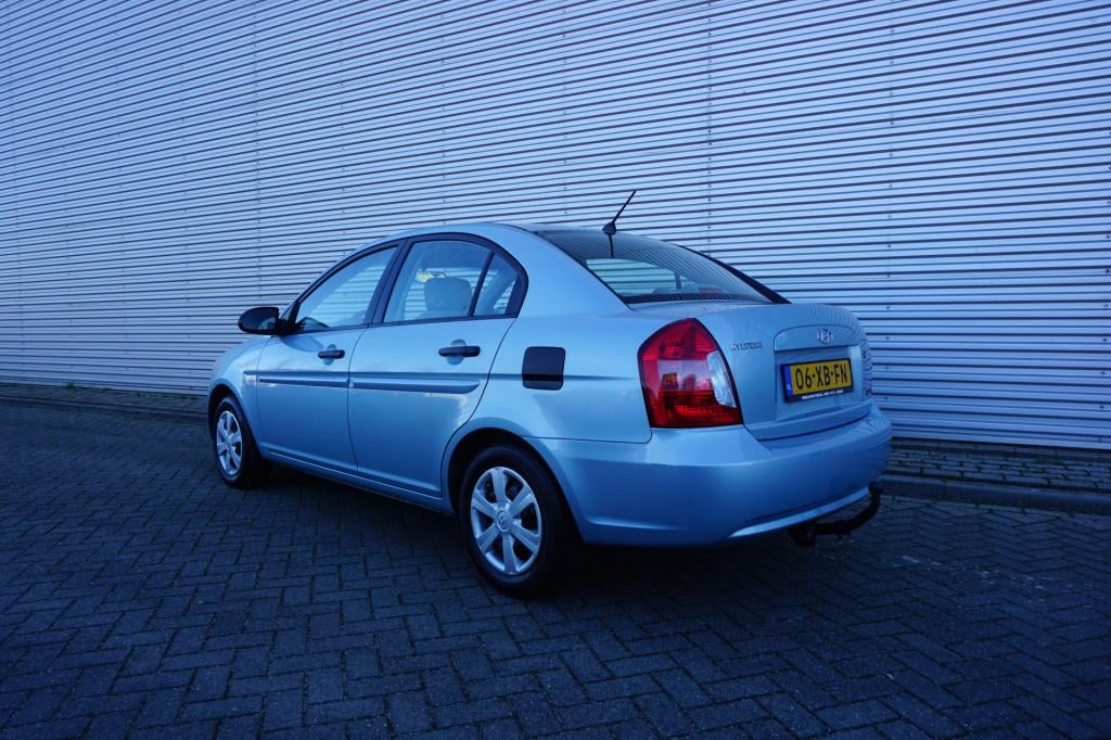 Hyundai Accent 1.6i dynamic airco / elektr. ramen / trekhaak / nap