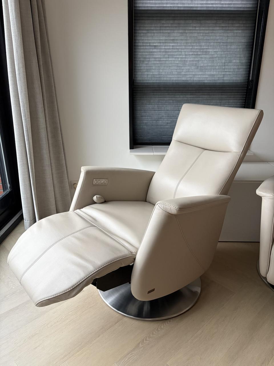 Set van 2 Prominent sta-op relax fauteuils (ZGAN!)