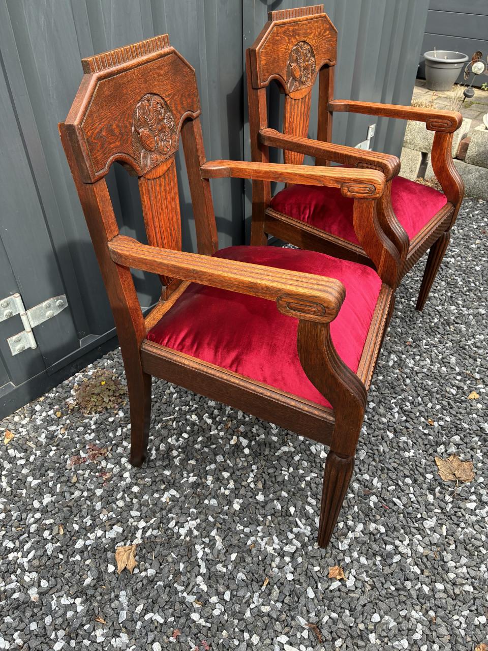 Unieke antieke armstoelen