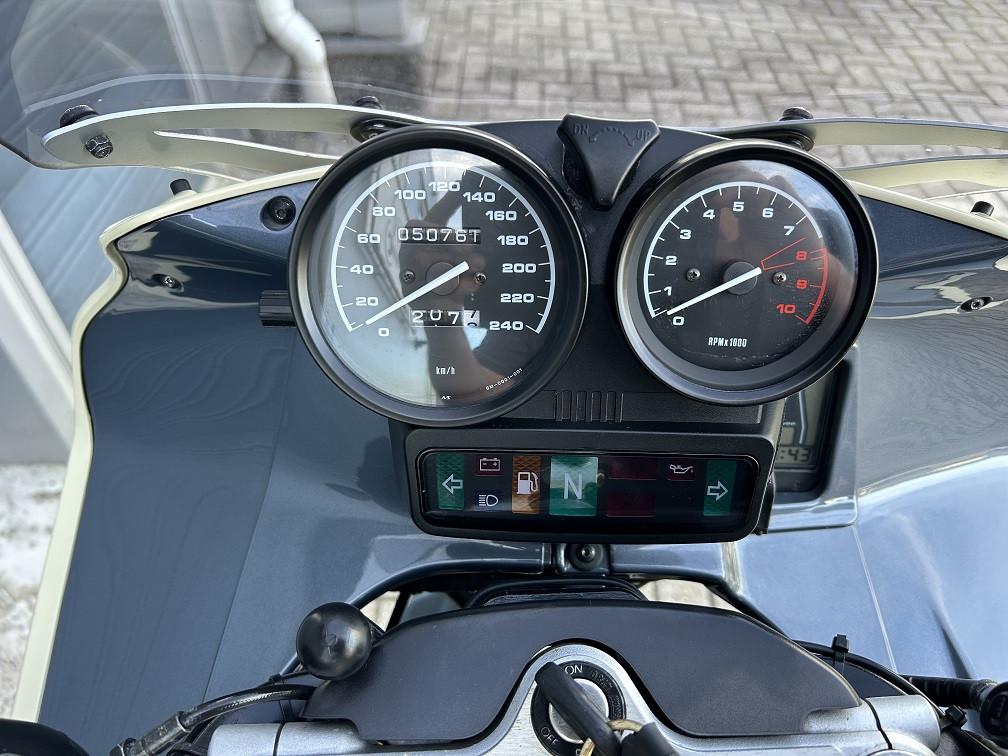 Puntgave BMW R1150RS uit 2003 met slechts 50dkm, kofferset etc, €2250,-