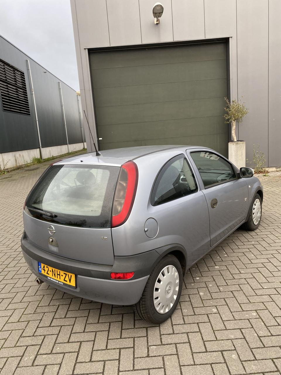 Opel Corsa 1.2 16V 3D Easytronic 2003 Grijs | 65.129 KM NAP | NIEUWE APK!