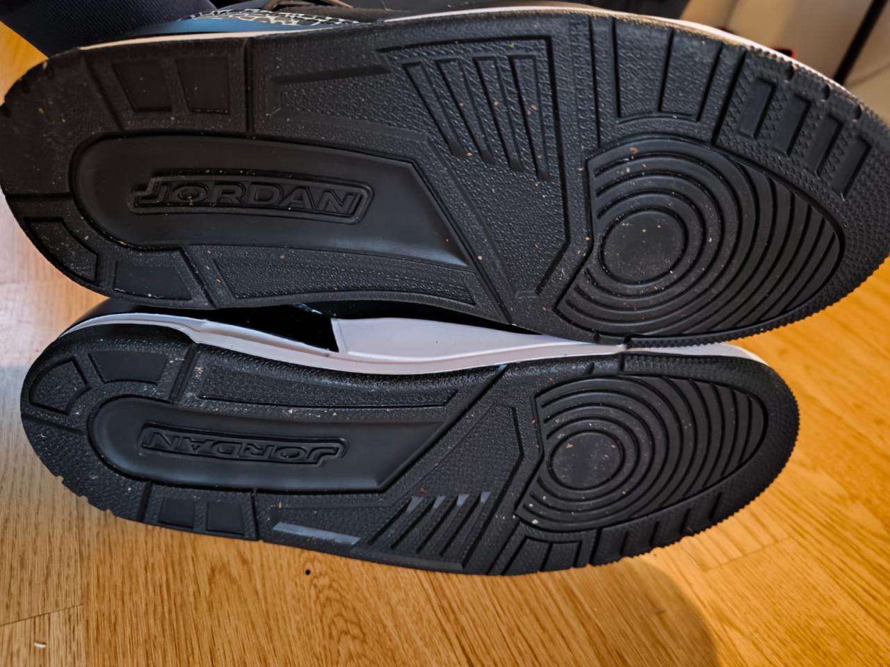 Nike Air Jordan retro laag ,zwart oranje wit maat 44½