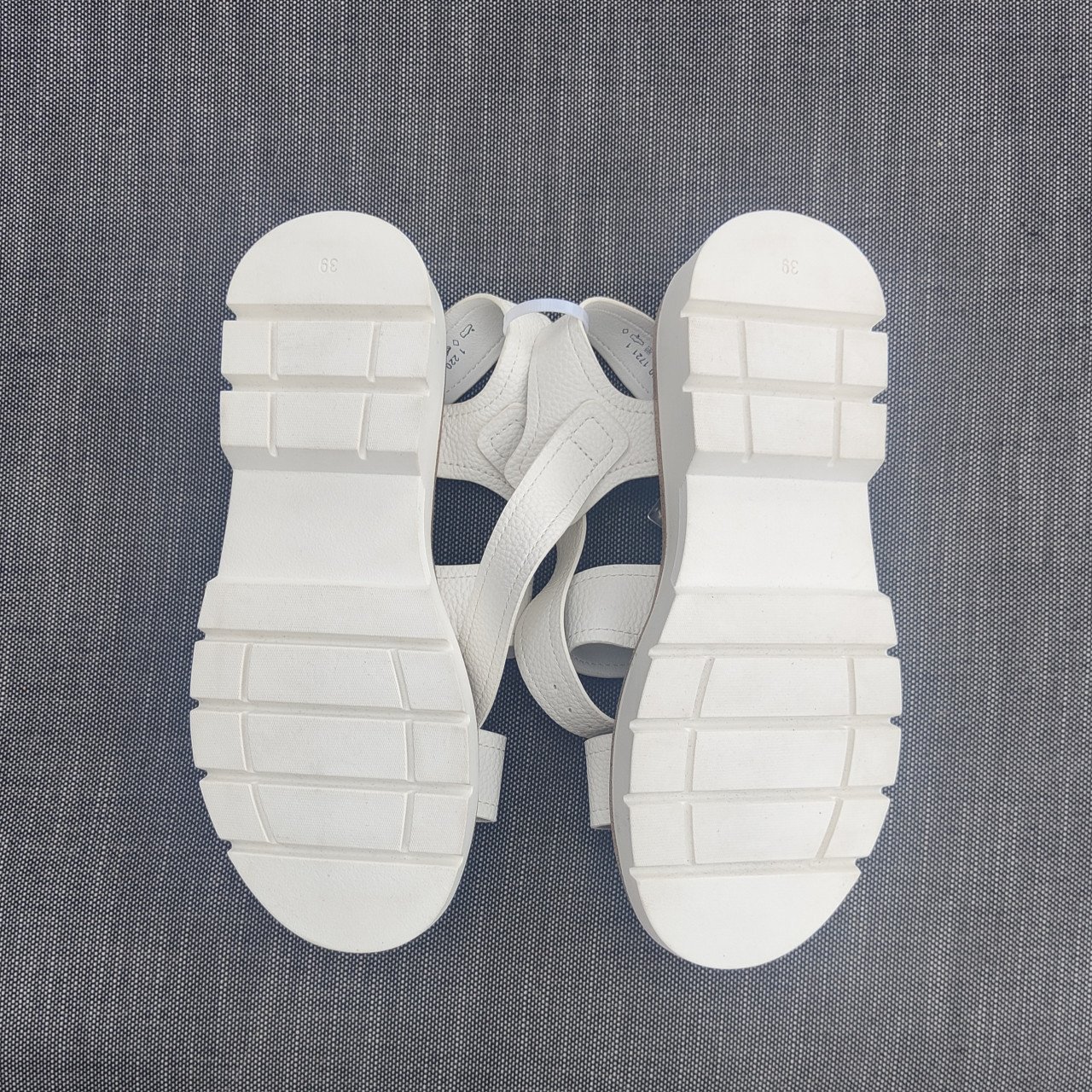 Mooie witte sandalen dames - merk Oxmox - mt. 39