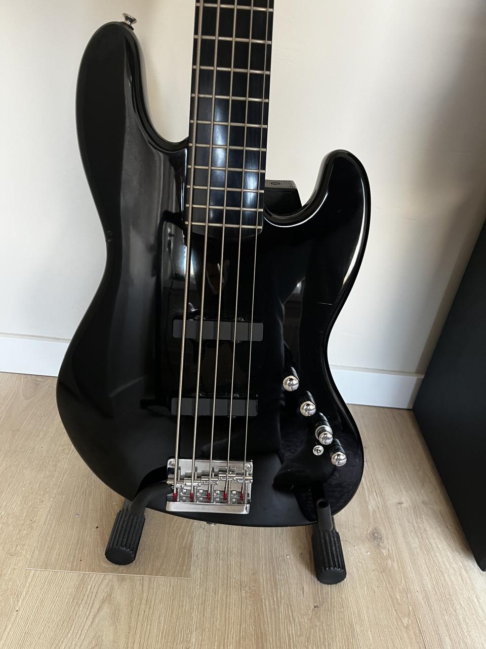 Squier deluxe jazz bas V