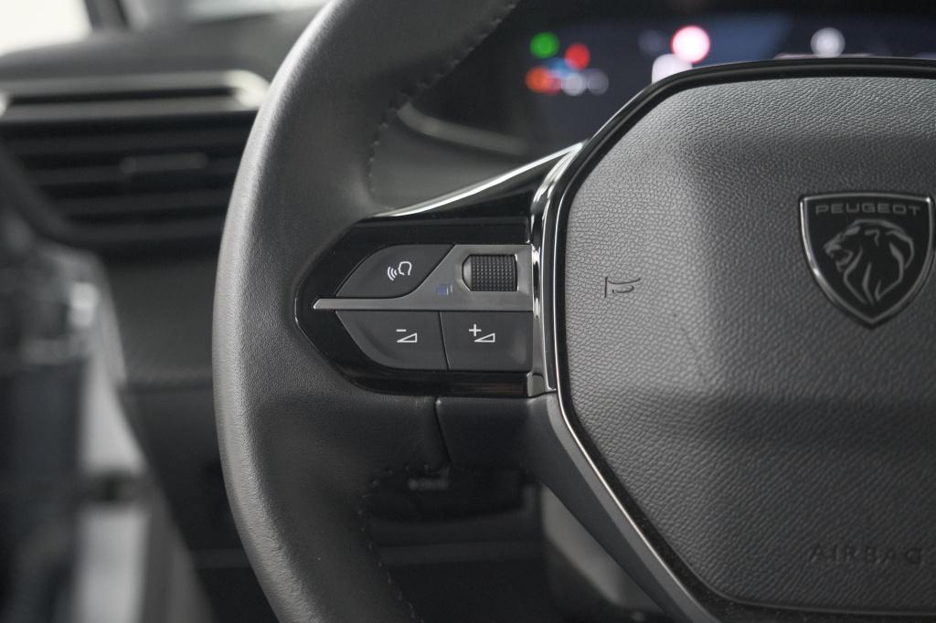 Peugeot 208 puretech 100 allure | apple carplay | parkeersensoren | climate