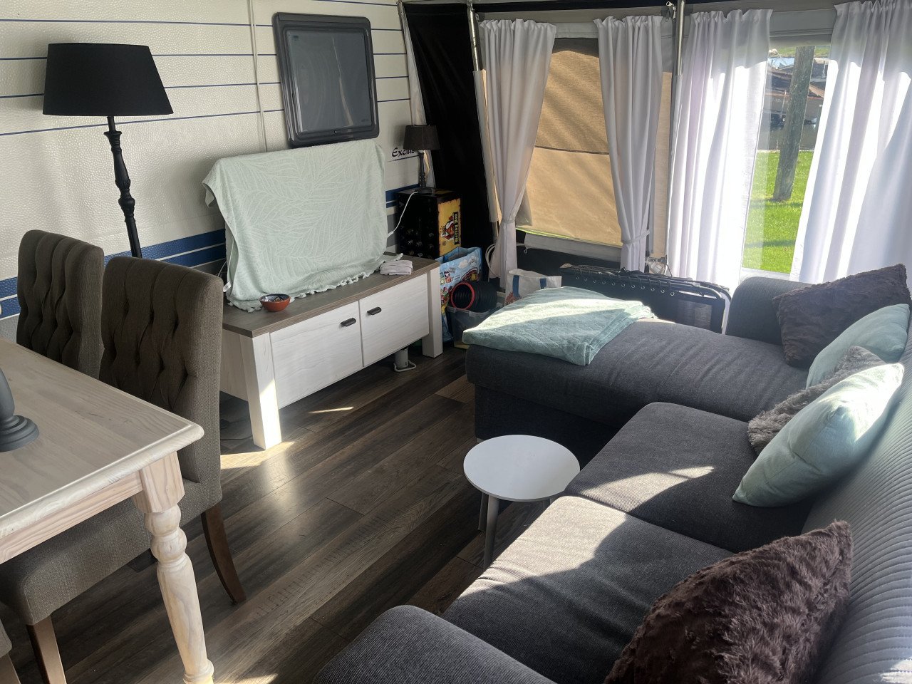 Hobby KMFE 560 Ahorn de luxe met Gusto 4-seizoenen voortent