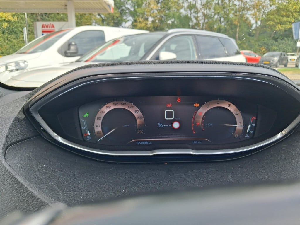 Peugeot 5008 1.2 pt 130pk s&s gt-line 7p navigatie | trekhaak | apple carpl