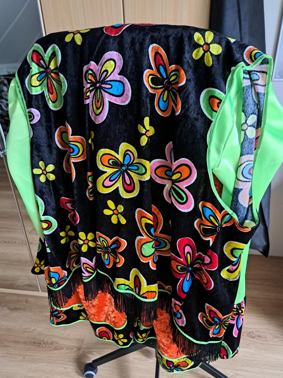 Leuk fleurig carnavalspak