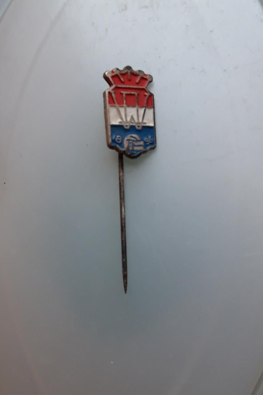 Vintage speldjes voetbalclubs ( o.a. NEC, Eindhoven, Willem II, Fortuna )