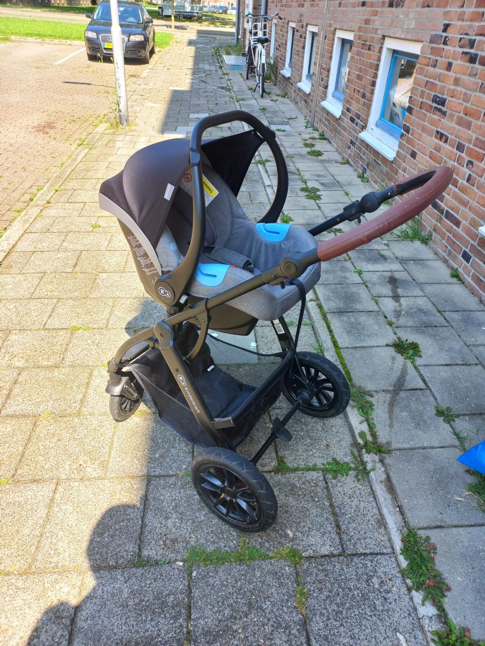 3 in 1 Kinderwagen/Combiwagen + Beetje Kleding