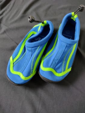 Waterschoenen maat 30