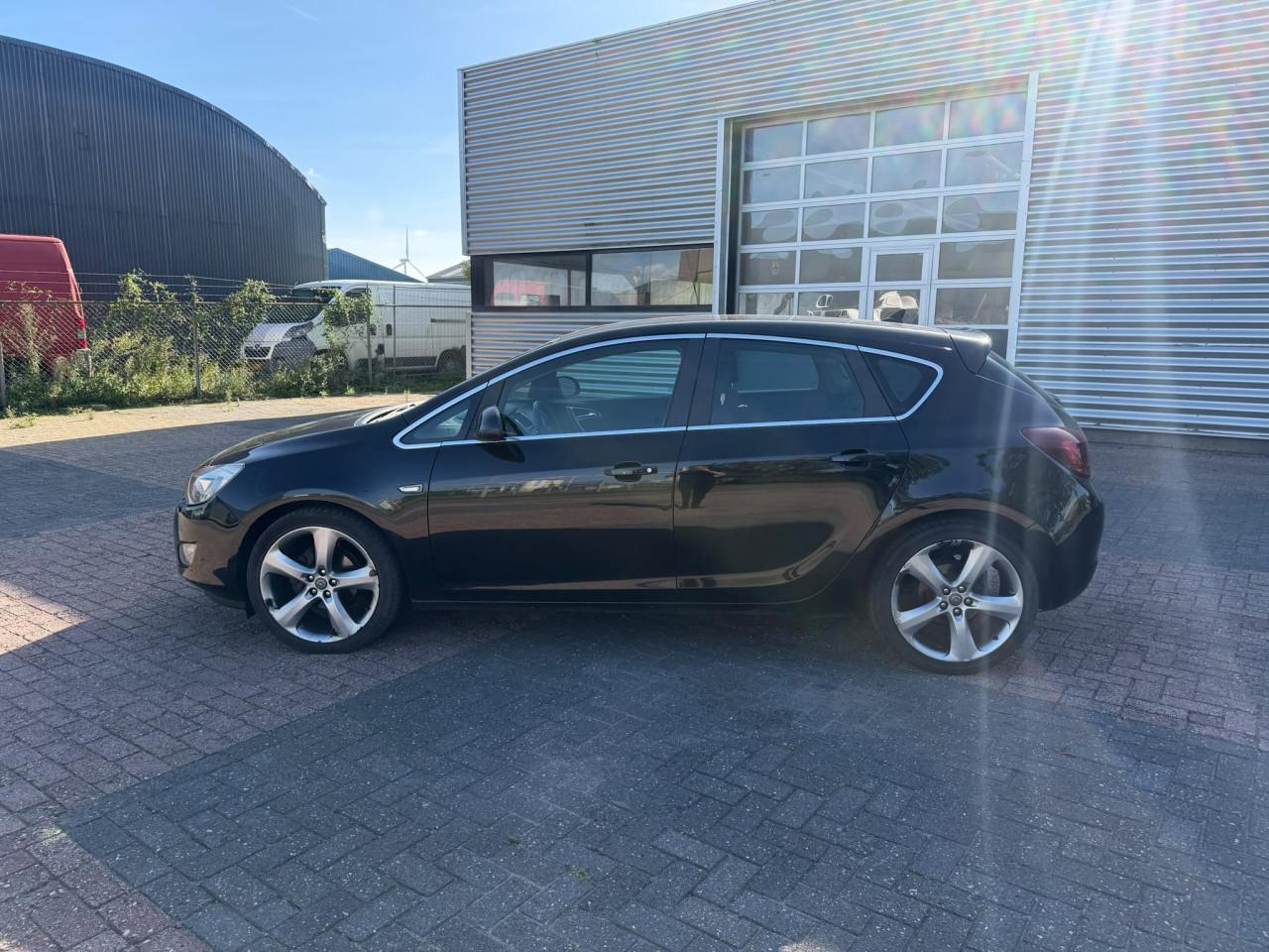 Opel astra bj 2010  1750 euro