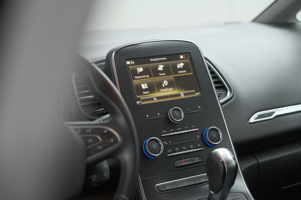 Renault Scenic tce 140 edc limited | camera | stoelverwarming | navigatie |