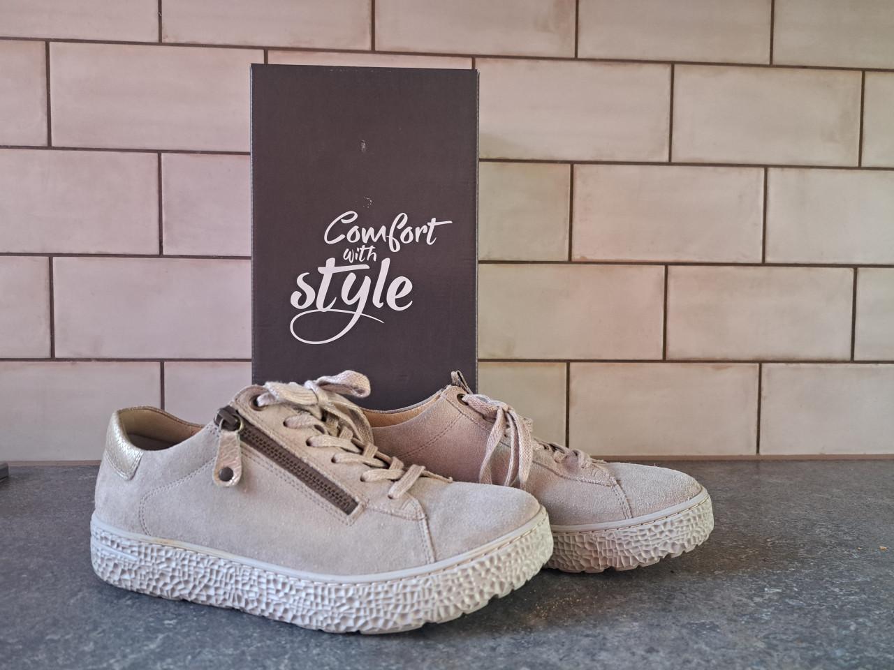 Hartjes 39 breedtemaat H Sneakers goede staat Beige