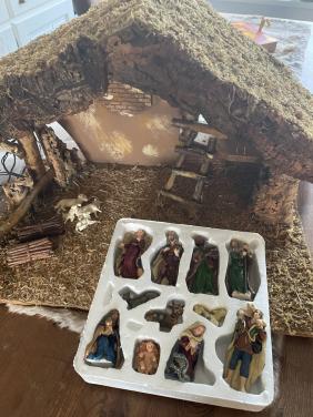 Kerststal met Bijbelse figuren