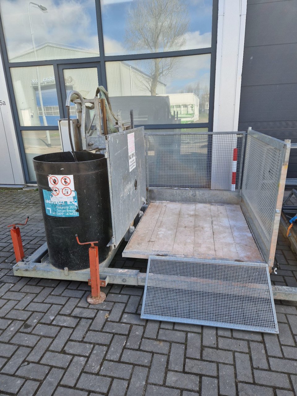 TE HUUR Bouwlift