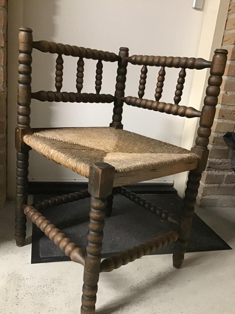 Hoekstoeltje oud / brocante