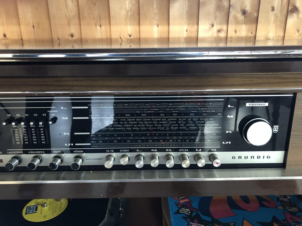 Radio grammofoonmeubel vintage merk Grundig