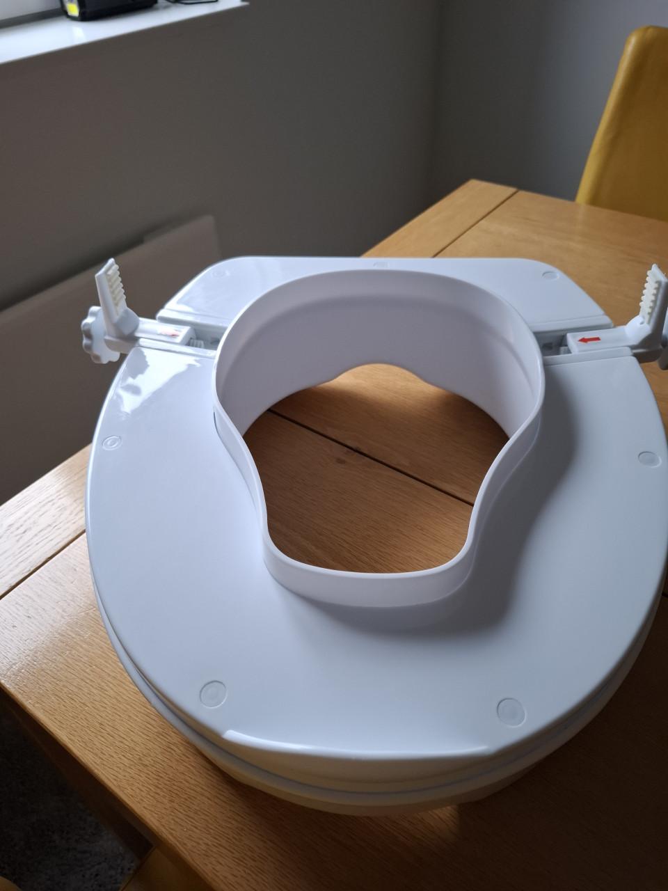 Toiletverhoger zo goed als nieuw