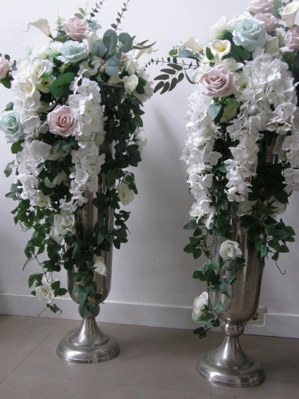 2 Vazen met kunstbloemen