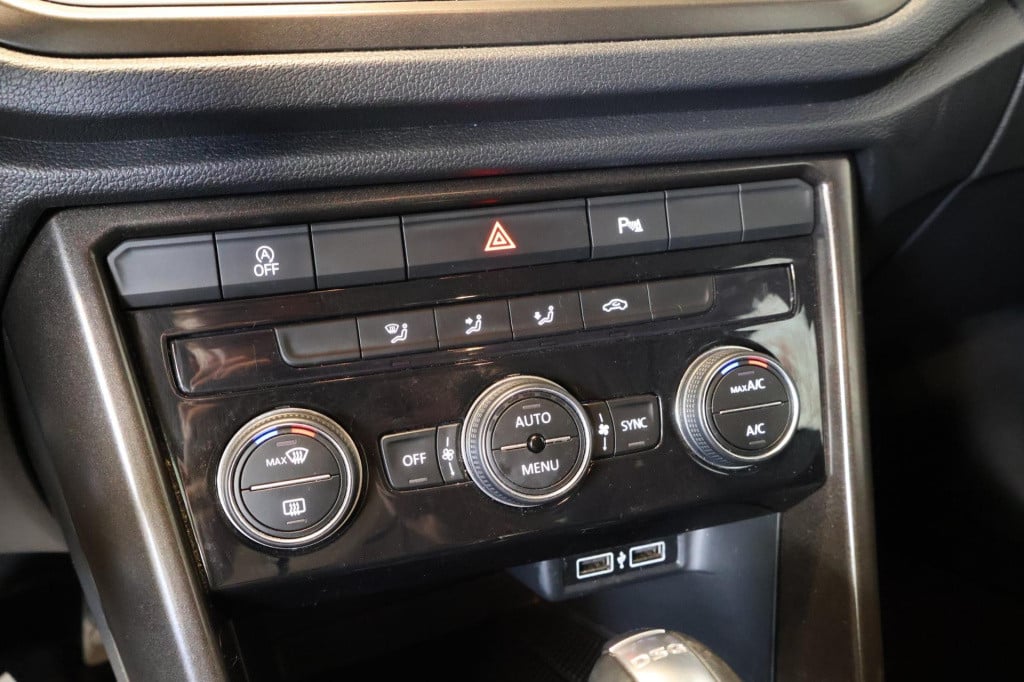 Volkswagen T-roc 1.5 tsi style nl auto, acc, appconnect, trekhaak.