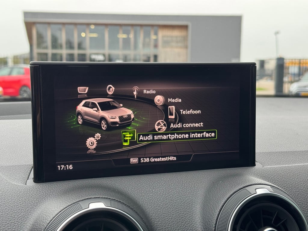 Audi Q2 35 tfsi matrix led * camera * stoelverwarming * acc * keyless