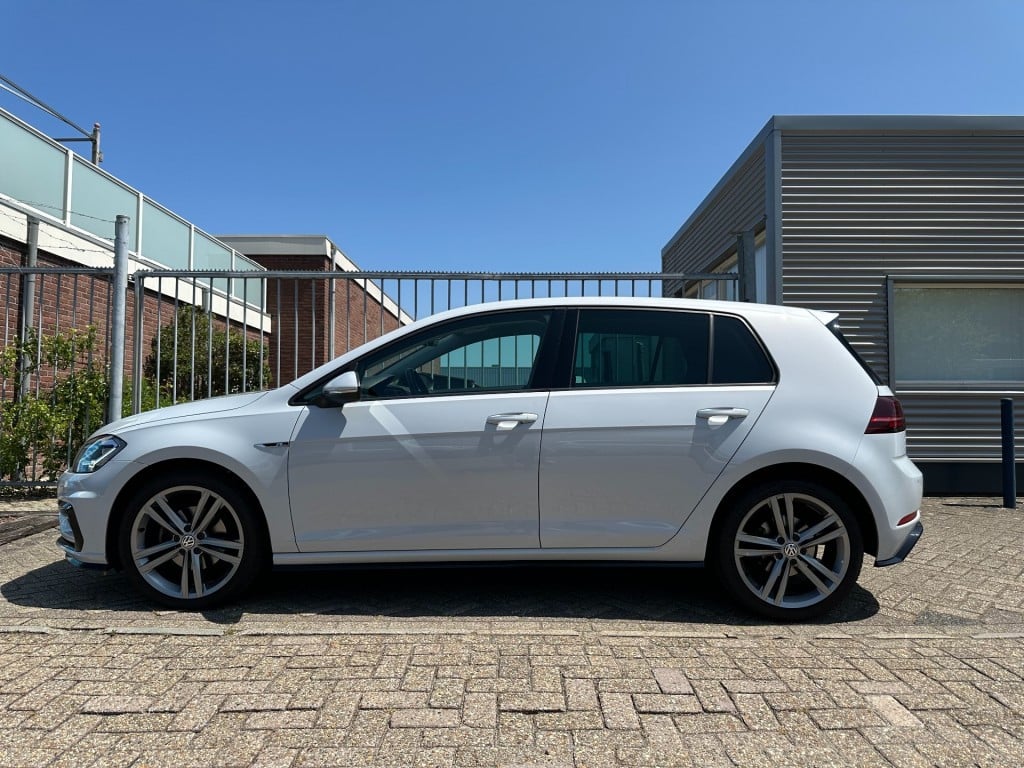 Volkswagen Golf 1.5 tsi highline business r dsg 18'' velgen led pdc