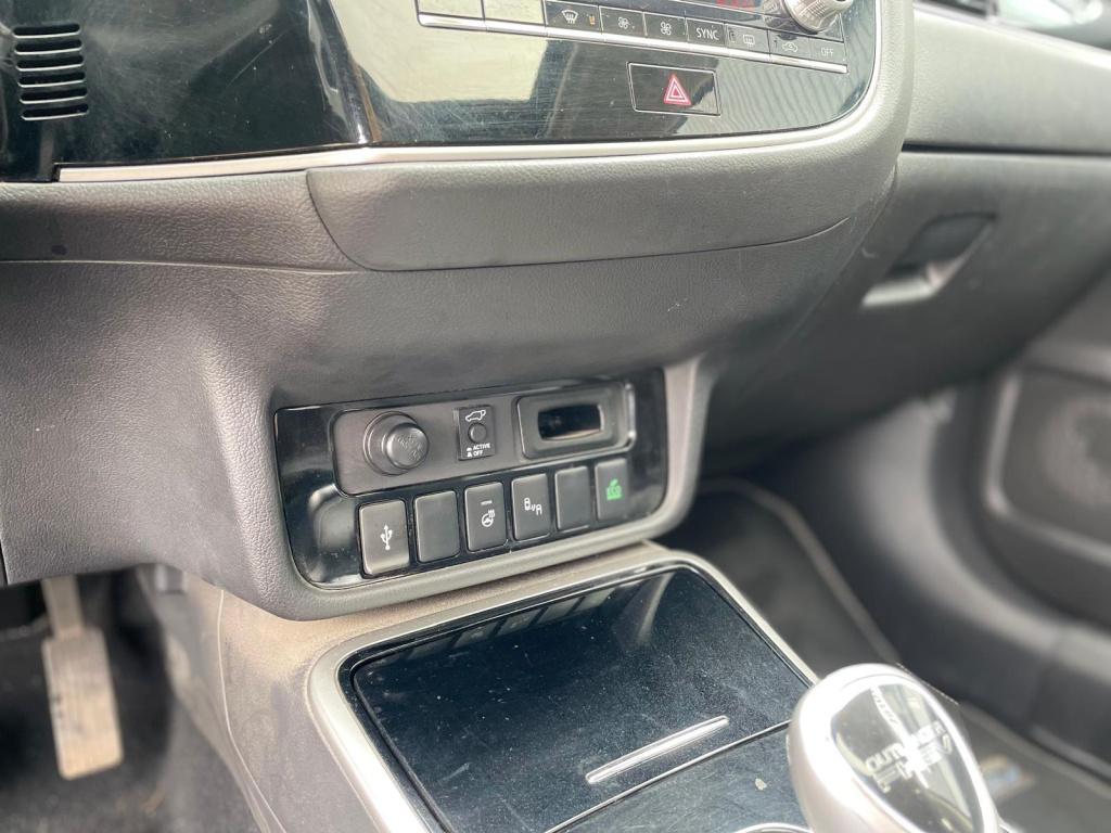 Mitsubishi Outlander 2.4 phev intense+