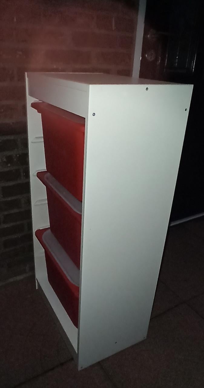 €18 - Ikea Trofast basiselement + 3 x opbergbak rood + 3 x deksel